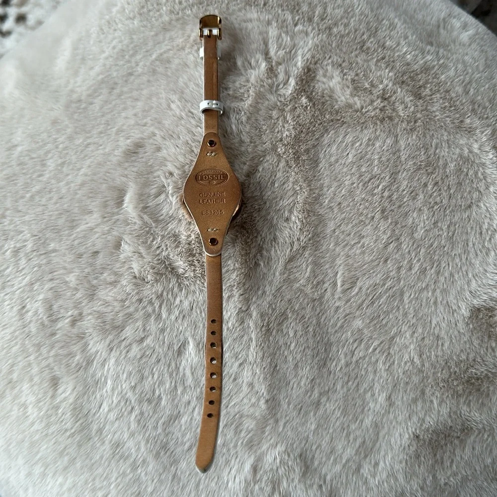 Rose gold and white Fossil watch - Picture 4 of 4